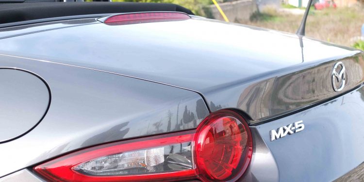 Sabemos que quer comprar um Mazda MX-5 e que a sua esposa não deixa! 24