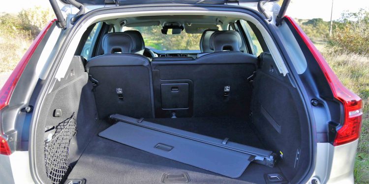 Volvo XC60 D3 Momentum: Harmonia e segurança! 50
