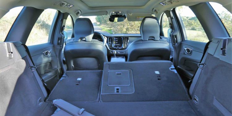 Volvo XC60 D3 Momentum: Harmonia e segurança! 51