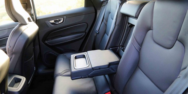 Volvo XC60 D3 Momentum: Harmonia e segurança! 43