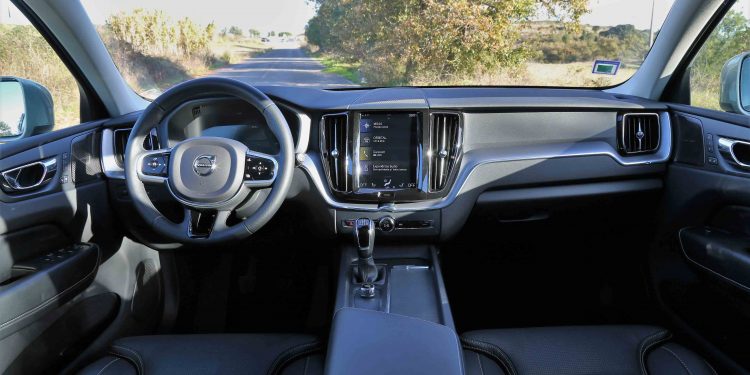 Volvo XC60 D3 Momentum: Harmonia e segurança! 39