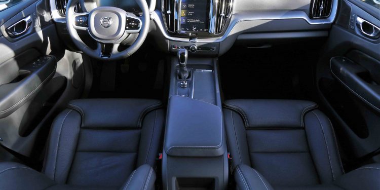 Volvo XC60 D3 Momentum: Harmonia e segurança! 38