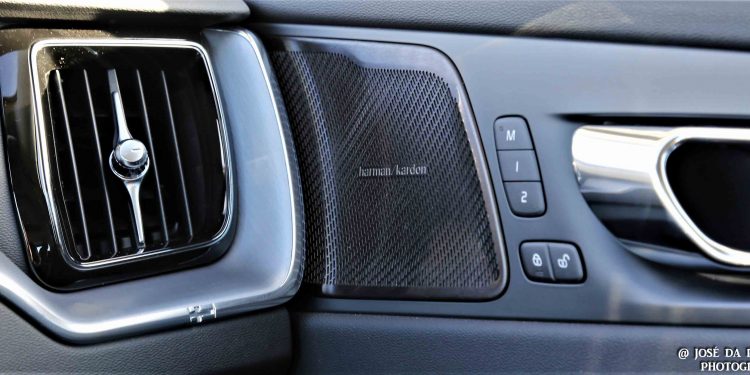 Volvo XC60 D3 Momentum: Harmonia e segurança! 28