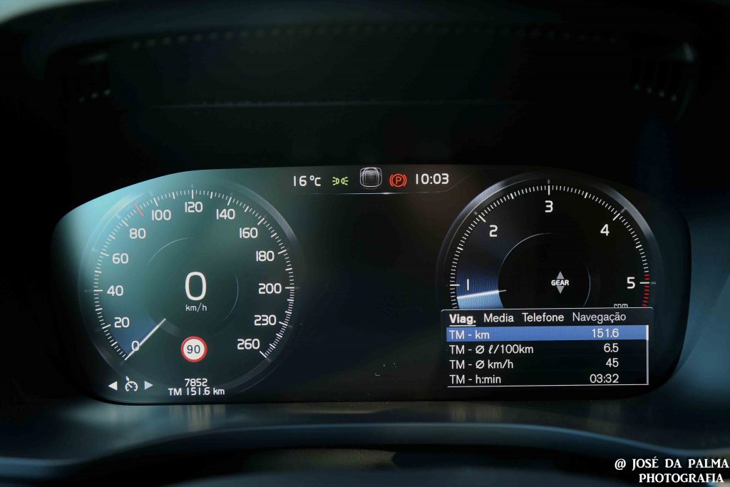 Volvo XC60 D3 Momentum: Harmonia e segurança! 24
