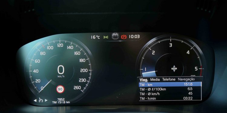 Volvo XC60 D3 Momentum: Harmonia e segurança! 30