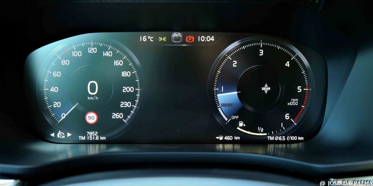 Volvo XC60 D3 Momentum: Harmonia e segurança! 31