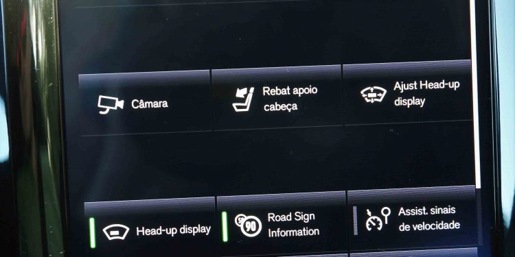 Volvo XC60 D3 Momentum: Harmonia e segurança! 32