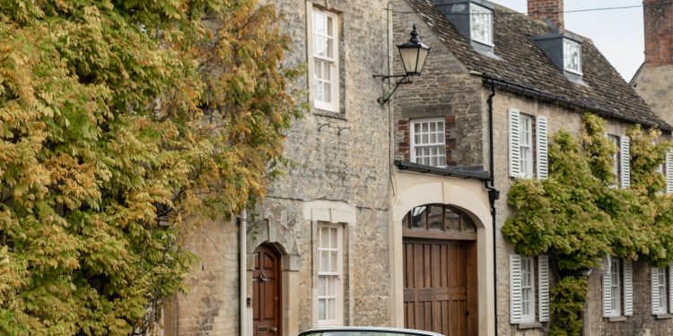 Aston Martin Heritage EV Concepts dá uma nova vida a este DB6 de 1970! 18