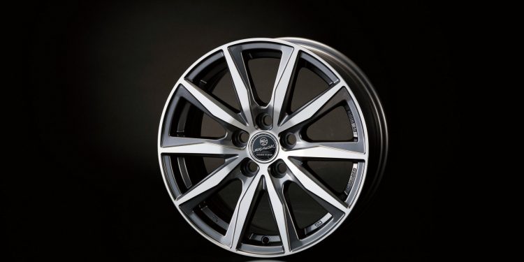 TRD apodera-se do Toyota Prius no salão automóvel de Tóquio! 13