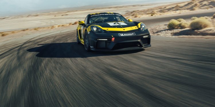 Porsche 718 Cayman GT4 Clubsport fica mais leve e mais potente! 30