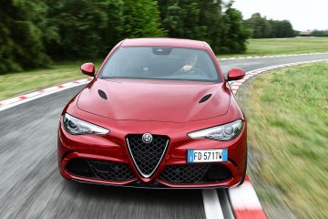 O Alfa Romeo Giulia Quadrifoglio é o desportivo do ano 2019 da “What Car?” 32
