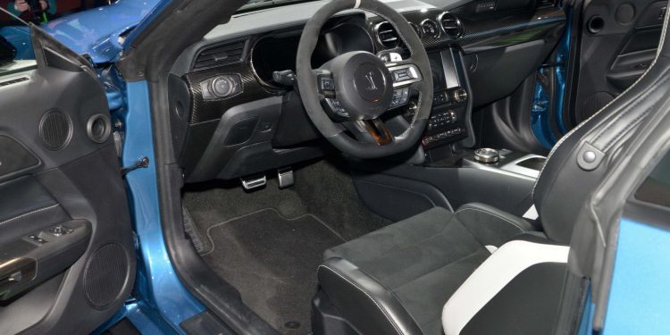 Ford Mustang Shelby GT500 com caixa manual para 2020? 24