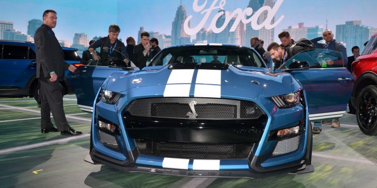 Ford Mustang Shelby GT500 com caixa manual para 2020? 17