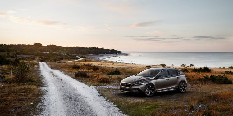 Volvo V40 sai de produção ainda este ano e será substituído por SUV Coupé! 15