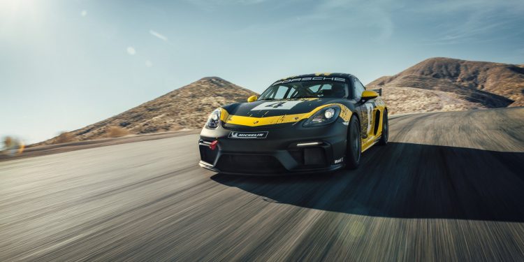 Porsche 718 Cayman GT4 Clubsport fica mais leve e mais potente! 26