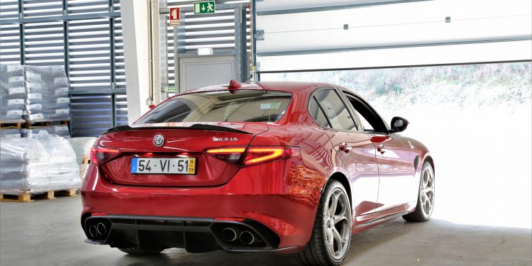 Alfa Romeo Giulia Quadrifoglio 2.9 V6 AT8: O Renascimento Divino! 82
