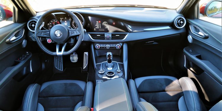 Alfa Romeo Giulia Quadrifoglio 2.9 V6 AT8: O Renascimento Divino! 78