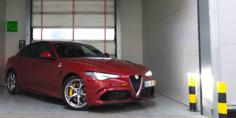 Alfa Romeo Giulia Quadrifoglio 2.9 V6 AT8: O Renascimento Divino! 75