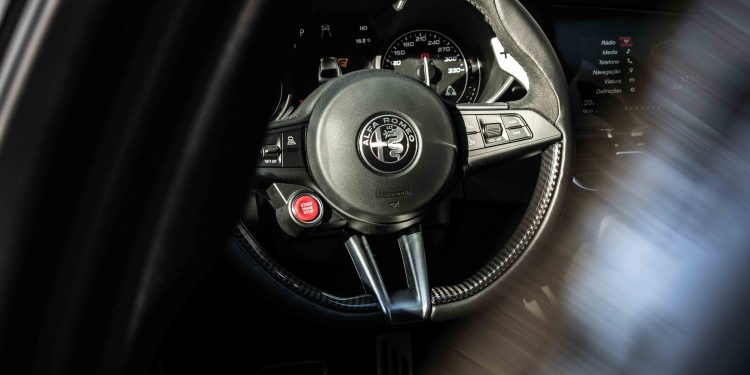 Alfa Romeo Giulia Quadrifoglio 2.9 V6 AT8: O Renascimento Divino! 47