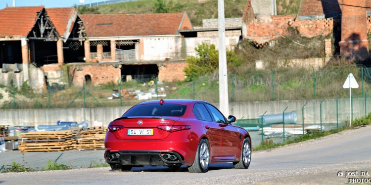 Alfa Romeo Giulia Quadrifoglio 2.9 V6 AT8: O Renascimento Divino! 48