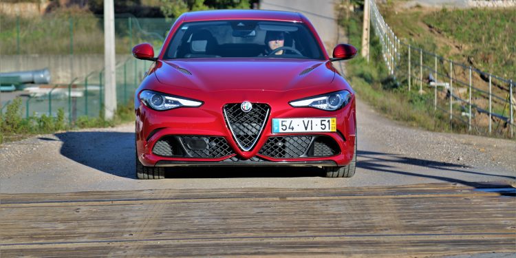 Alfa Romeo Giulia Quadrifoglio 2.9 V6 AT8: O Renascimento Divino! 49