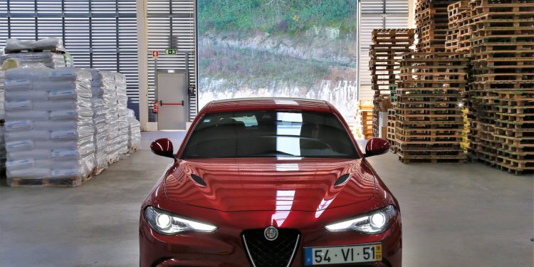 Alfa Romeo Giulia Quadrifoglio 2.9 V6 AT8: O Renascimento Divino! 54