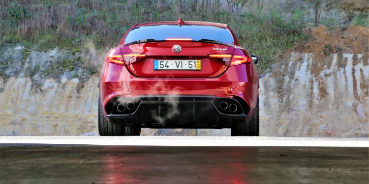 Alfa Romeo Giulia Quadrifoglio 2.9 V6 AT8: O Renascimento Divino! 38