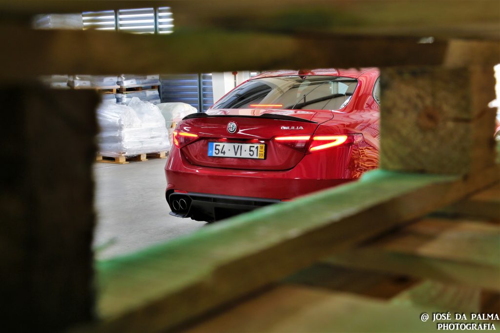 Alfa Romeo Giulia Quadrifoglio 2.9 V6 AT8: O Renascimento Divino! 35