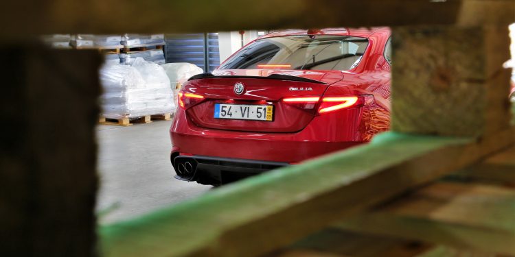 Alfa Romeo Giulia Quadrifoglio 2.9 V6 AT8: O Renascimento Divino! 39
