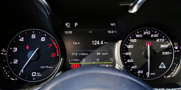 Alfa Romeo Giulia Quadrifoglio 2.9 V6 AT8: O Renascimento Divino! 37