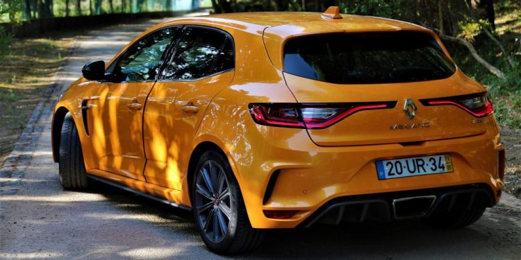 É já no dia 12 que levamos os nossos leitores a andar no Renault Mégane R.S! 16