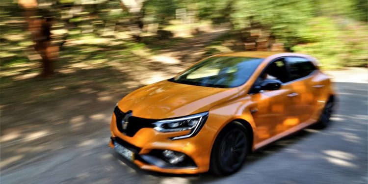 É já no dia 12 que levamos os nossos leitores a andar no Renault Mégane R.S! 14