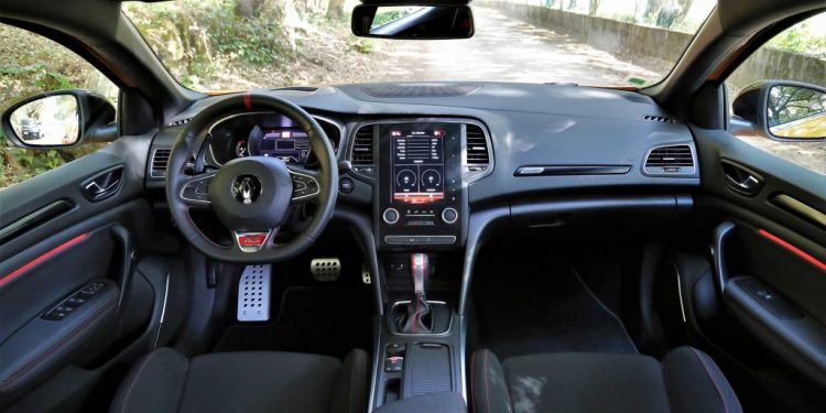 É já no dia 12 que levamos os nossos leitores a andar no Renault Mégane R.S! 21