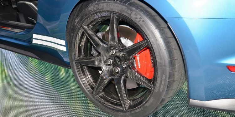 Ford Mustang Shelby GT500 com caixa manual para 2020? 25