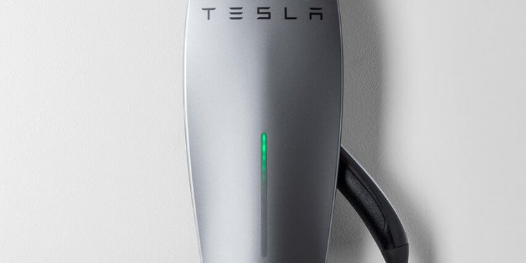 Tesla apresenta um carregador portátil de baterias! 14