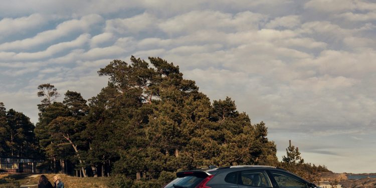 Volvo V40 sai de produção ainda este ano e será substituído por SUV Coupé! 13