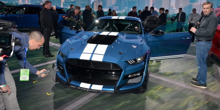 Ford Mustang Shelby GT500 com caixa manual para 2020? 32