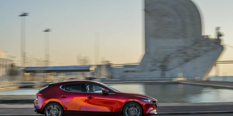 Mazda revela galeria de fotos e especificações do novo Mazda 3! 78