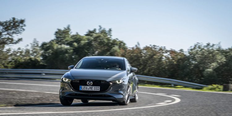 Mazda revela galeria de fotos e especificações do novo Mazda 3! 107