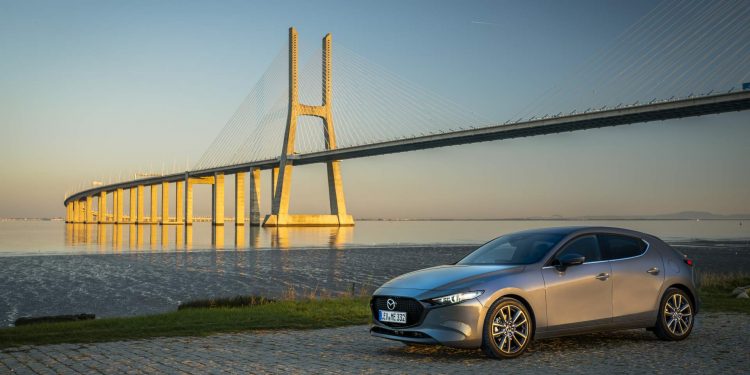 Mazda revela galeria de fotos e especificações do novo Mazda 3! 131