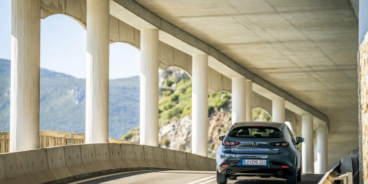 Mazda revela galeria de fotos e especificações do novo Mazda 3! 76