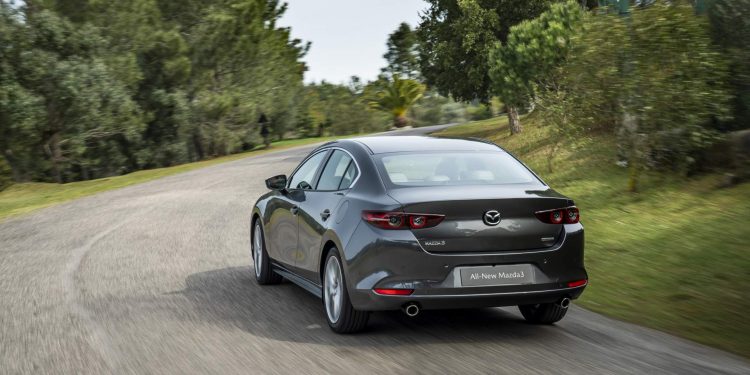 Mazda revela galeria de fotos e especificações do novo Mazda 3! 69