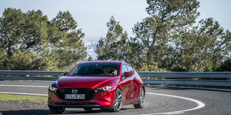 Mazda revela galeria de fotos e especificações do novo Mazda 3! 95