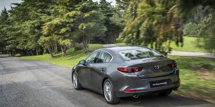 Mazda revela galeria de fotos e especificações do novo Mazda 3! 96