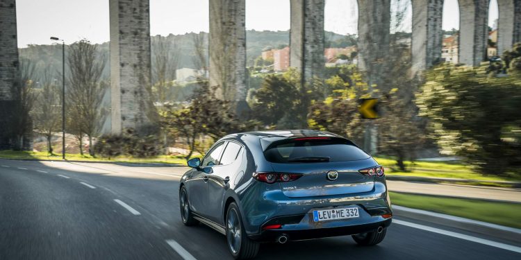 Mazda revela galeria de fotos e especificações do novo Mazda 3! 91