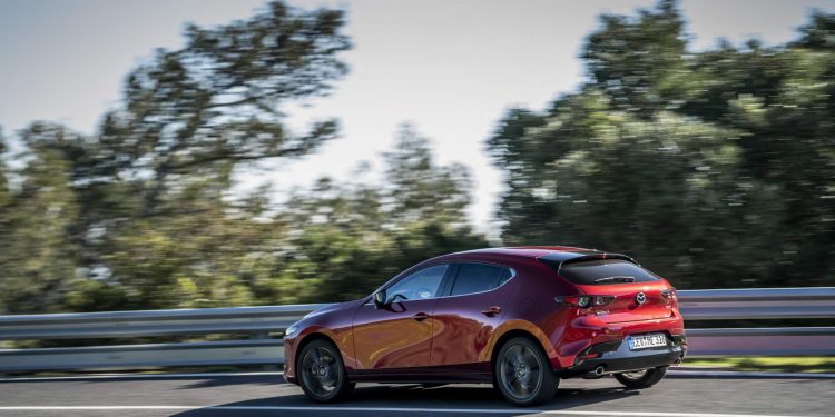 Mazda revela galeria de fotos e especificações do novo Mazda 3! 90