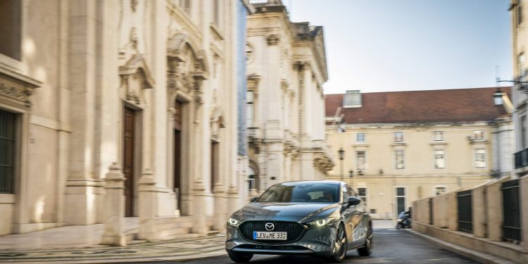 Mazda revela galeria de fotos e especificações do novo Mazda 3! 118