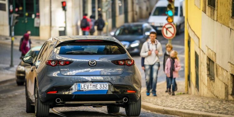 Mazda revela galeria de fotos e especificações do novo Mazda 3! 120