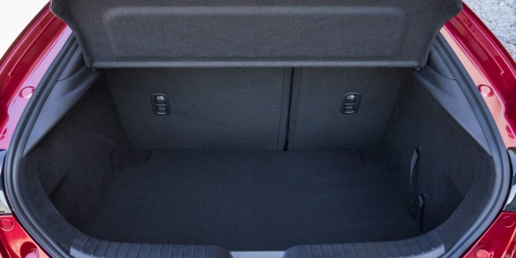 Mazda revela galeria de fotos e especificações do novo Mazda 3! 122