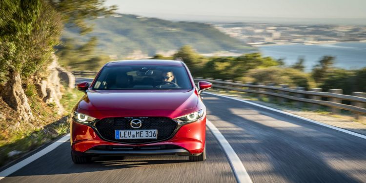 Mazda revela galeria de fotos e especificações do novo Mazda 3! 123